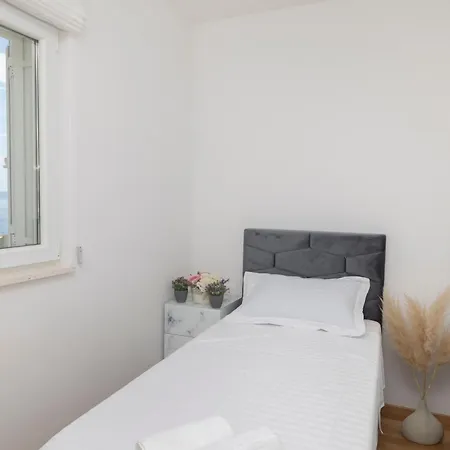 Lusi Lejlighed Makarska